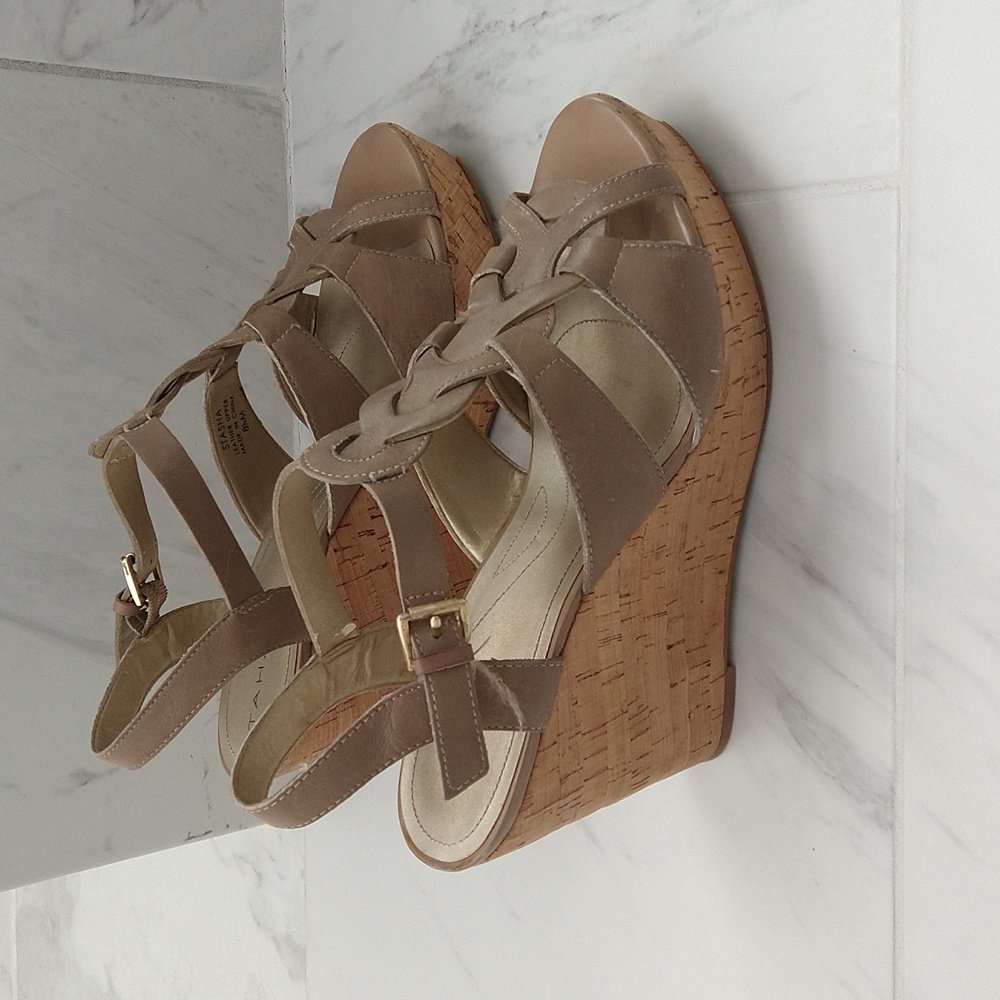 Tahari Stasha beige cork wedge sandals 8.5